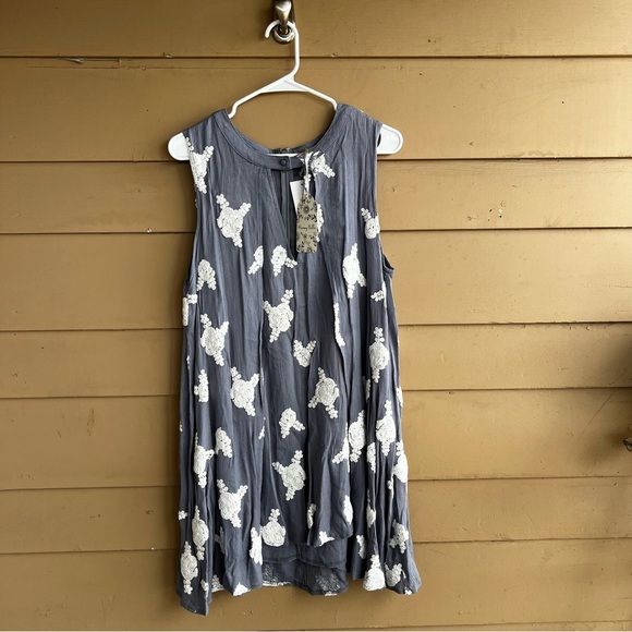 Honey Belle Floral Embroidered Swing Dress Size M, NWT - Picture 2 of 9